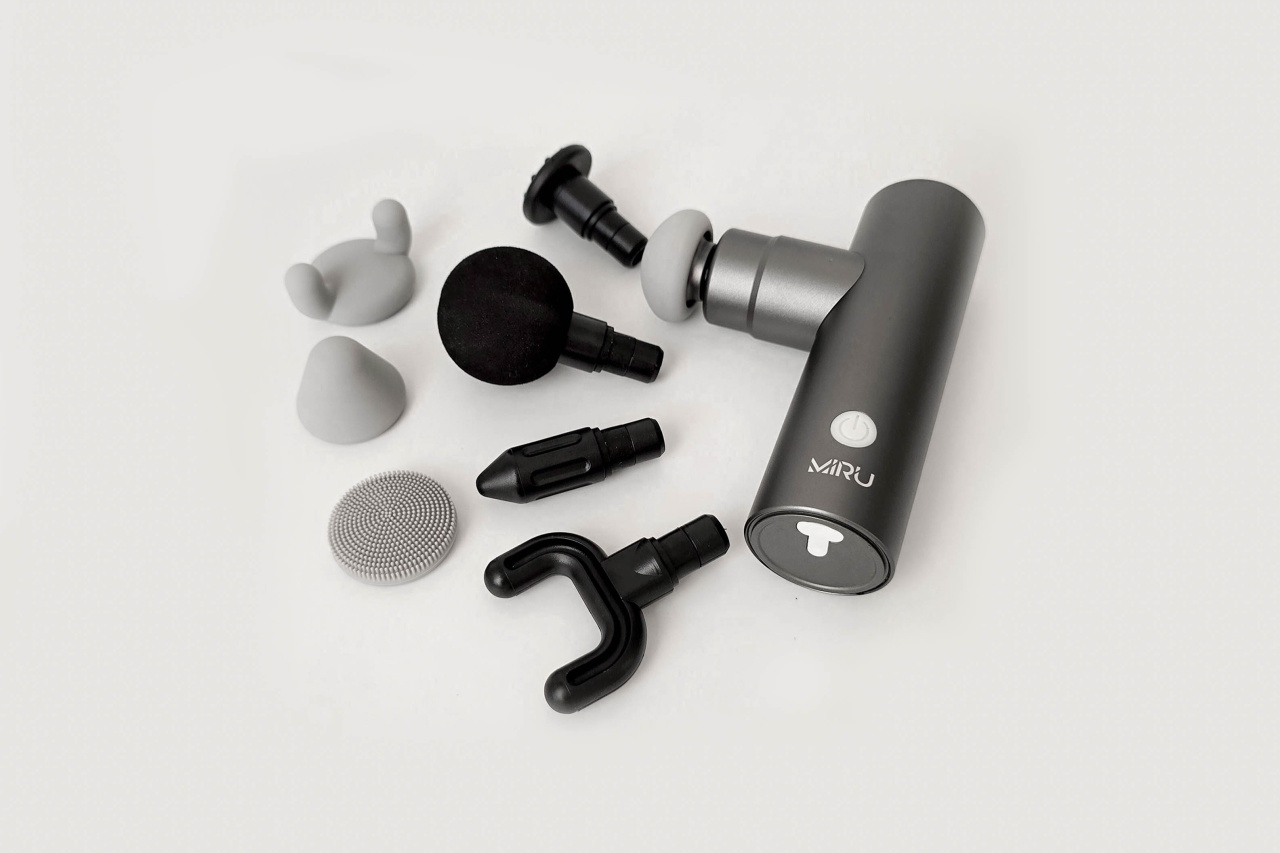 Массажер для тела MIRU BM-18 (светло-серый) <8 насадок, 2000 mAh, металл ,светло-серый>