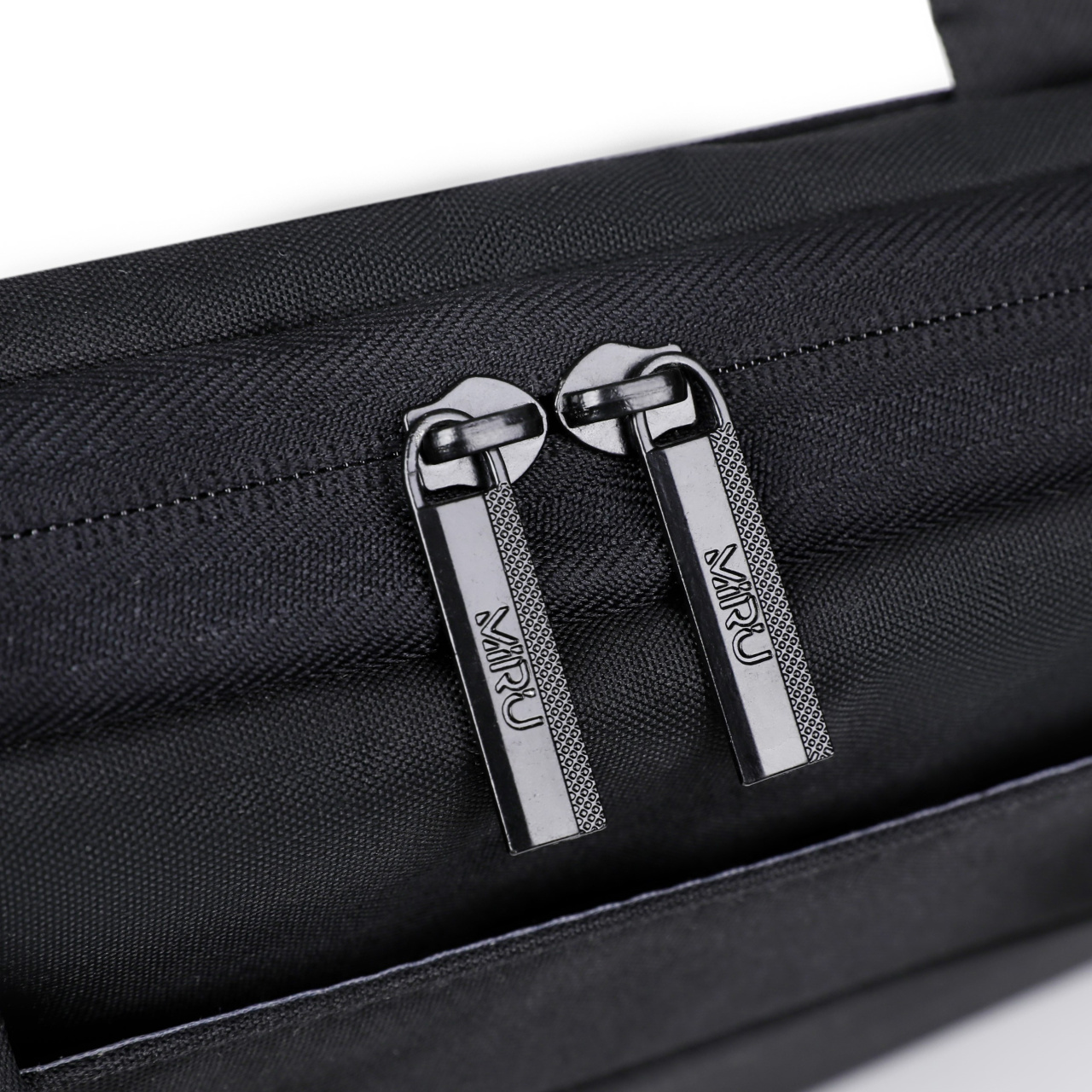 Сумка для ноутбука MIRU MLB-1043 Hiding 15.6" черный <черная, полиэстер, наличие наплечного ремня, подкладка - фланель, крепление для чемодана>