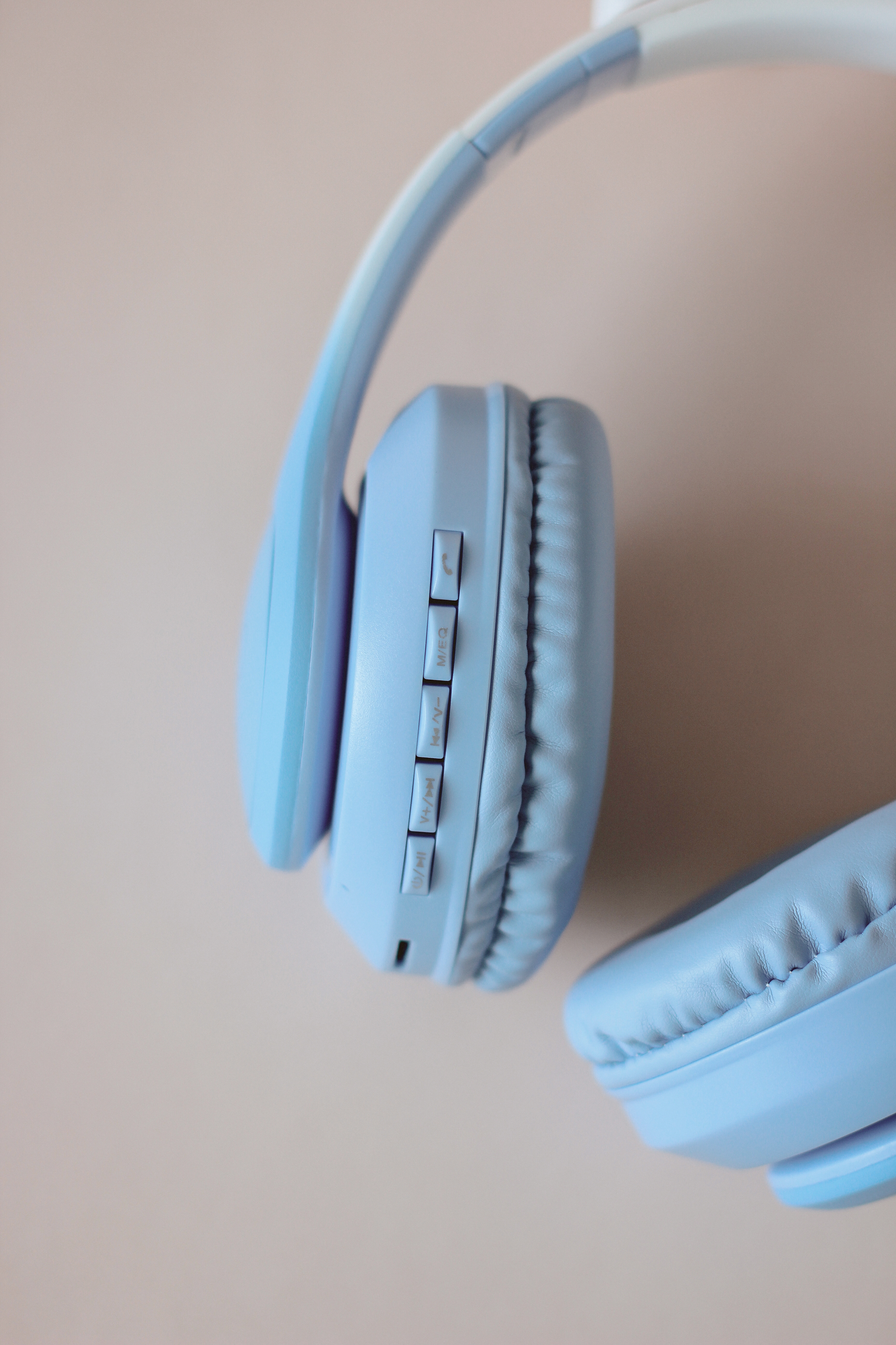 Беспроводная гарнитура MIRU CAT EP-W10 (голубой) <W102, Накладные, стерео Bluetooth-гарнитура, 2.402 -2.480 ГГц, 32 Ом, Blue, 40 мм, 20,5 см, BT5.3, радиус действ.10м, время работы 8ч, 400м/Ач, голубой>