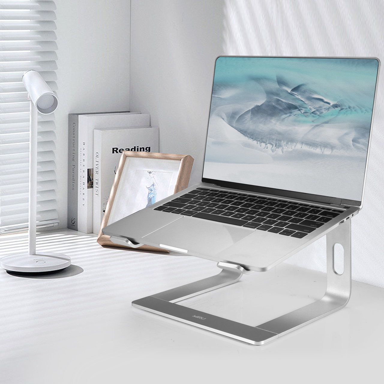 Подставка для ноутбука MIRU MLS-5005 серебро <алюминиевая подставка для ноутбука с силиконовыми вставками, макс размер ноутбука  15,6", размер: 240*239*130мм>