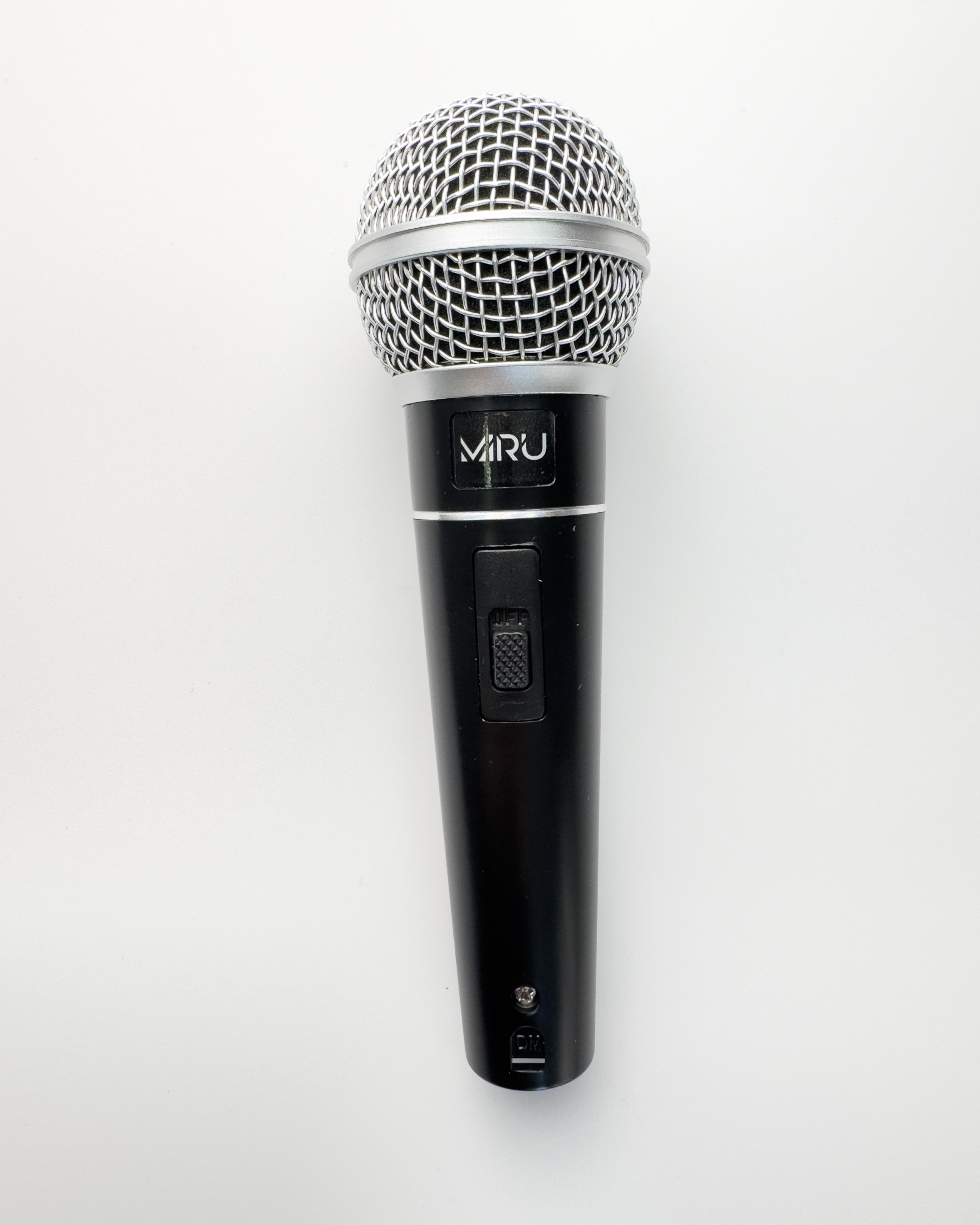 Проводной динамический микрофон MIRU MIC002 <Микрофон - 1 шт.,пластиковый корпус тубы, металлическая сетка,штекер 6,35, Кабель микрофона - 3м>